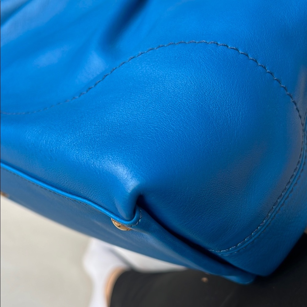 Salvatore Ferragamo Gancini Blue Leather 2 Way Handbag Like New Condition - Picture 9 of 15